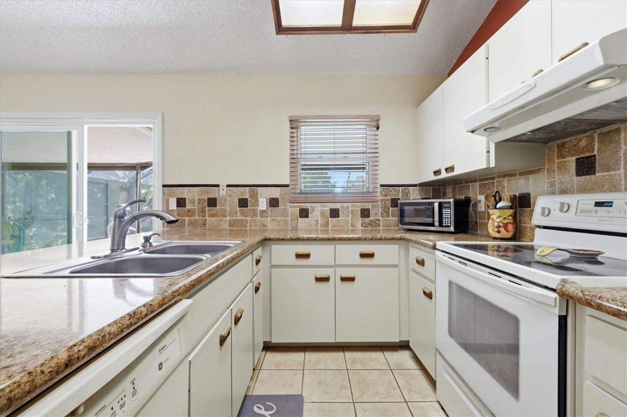 4006 75th Terrace E, Sarasota, FL 34243 Photo