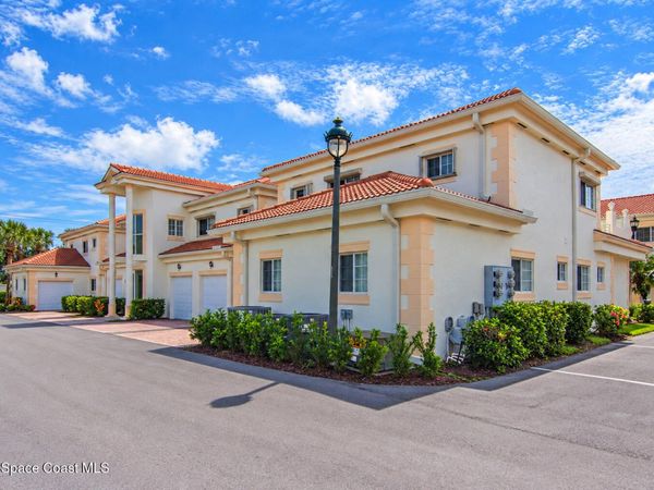 520 7th Square , Unit 202, Vero Beach, FL 32962