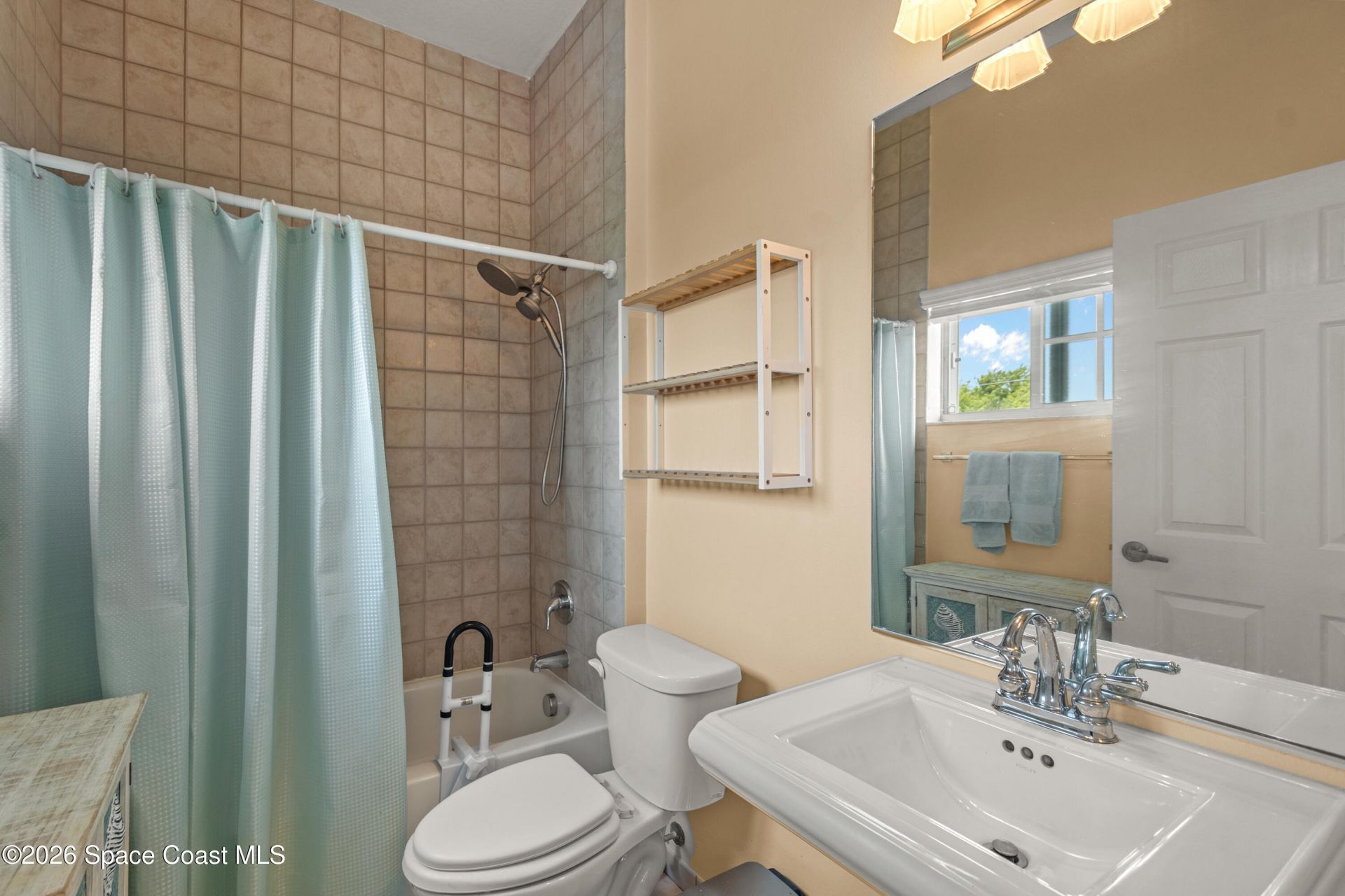 520 7th Square , Unit 202, Vero Beach, FL 32962 Photo