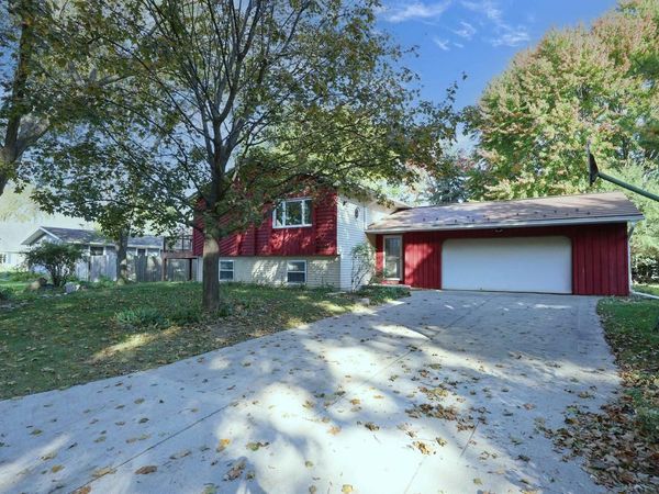 333 PARKWOOD DRIVE, Neenah, WI 54956