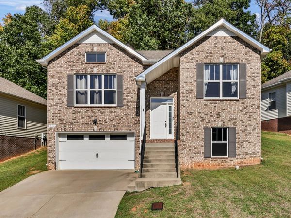 627 Hidden Valley Dr , Clarksville, TN 37040