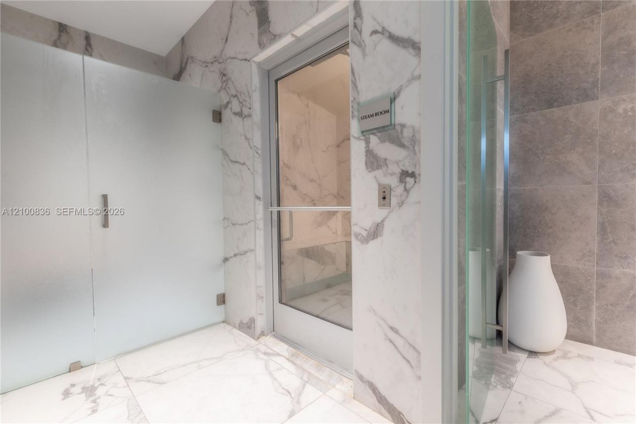 90 SW 3rd St , Unit 1910, Miami, FL 33130 Photo