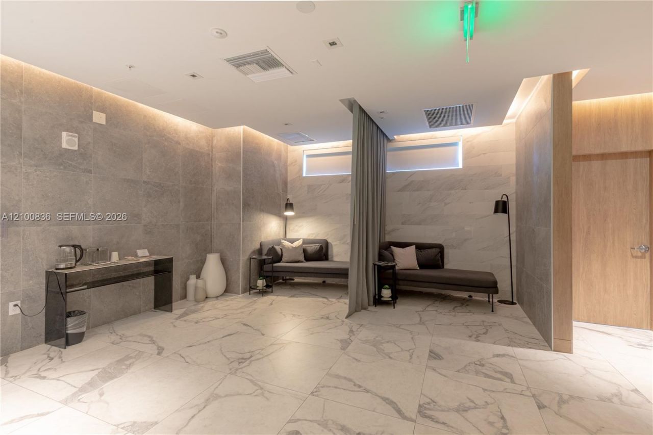 90 SW 3rd St , Unit 1910, Miami, FL 33130 Photo
