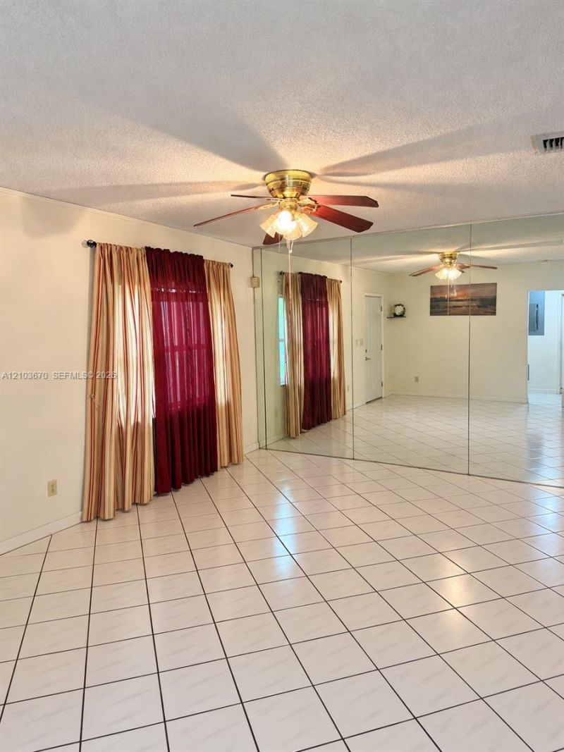 931 NE 130th St, North Miami, FL 33161 Photo