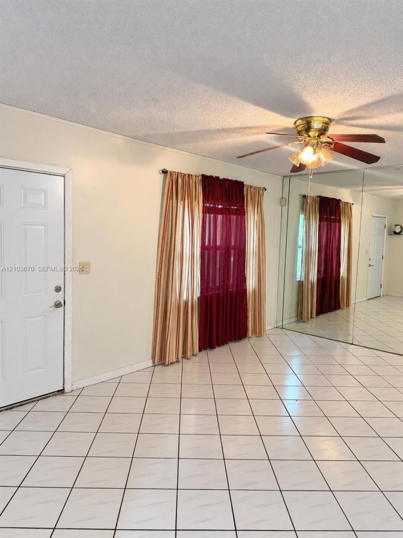 931 NE 130th St, North Miami, FL 33161 Photo