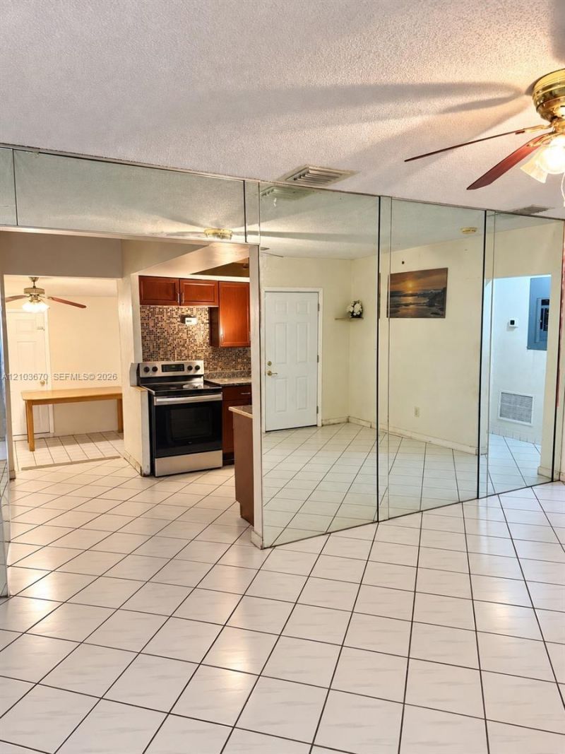 931 NE 130th St, North Miami, FL 33161 Photo