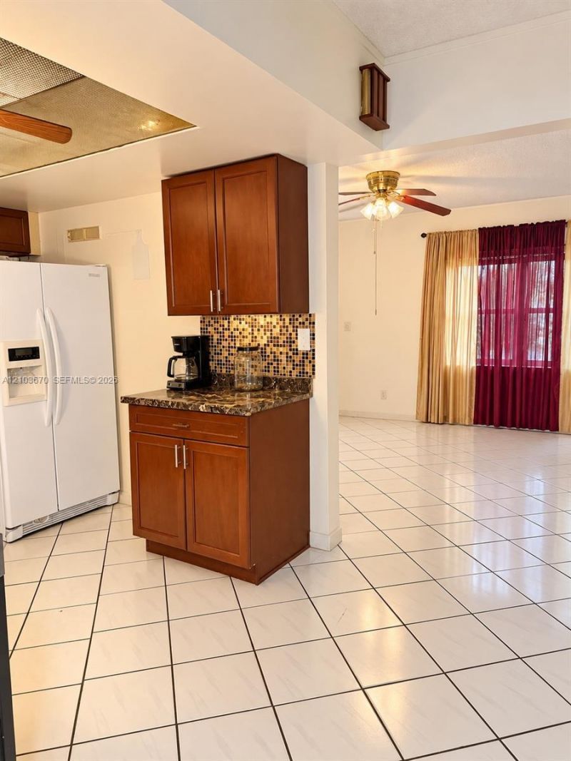 931 NE 130th St, North Miami, FL 33161 Photo