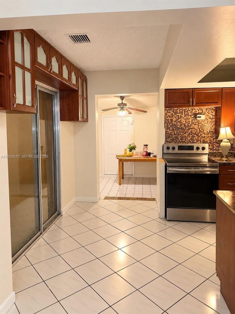 931 NE 130th St, North Miami, FL 33161 Photo