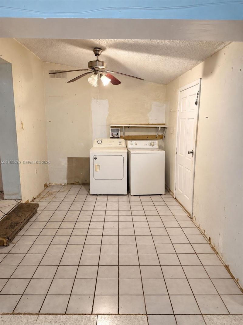 931 NE 130th St, North Miami, FL 33161 Photo