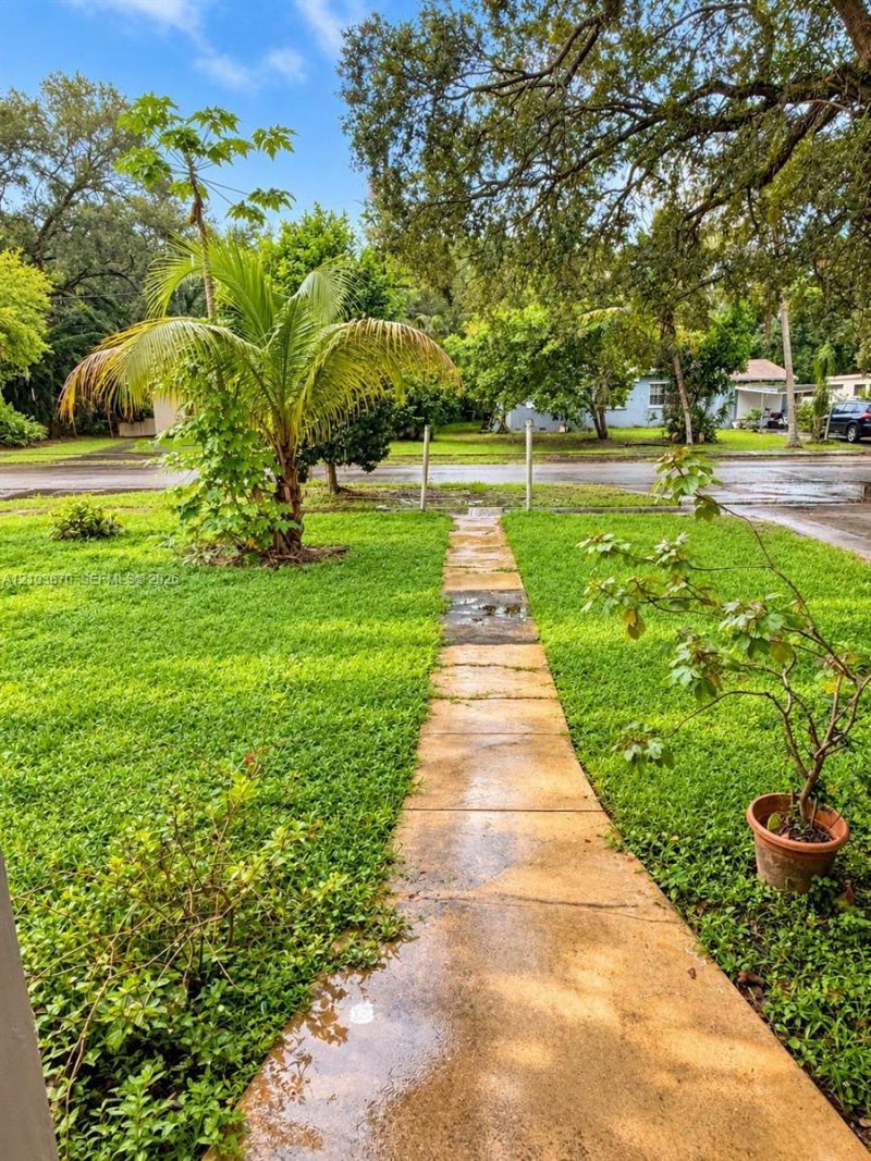 931 NE 130th St, North Miami, FL 33161 Photo