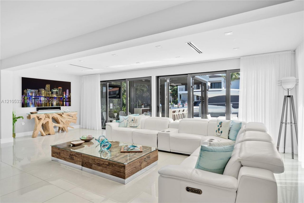 3322 NE 166th St , North Miami Beach, FL 33160 Photo