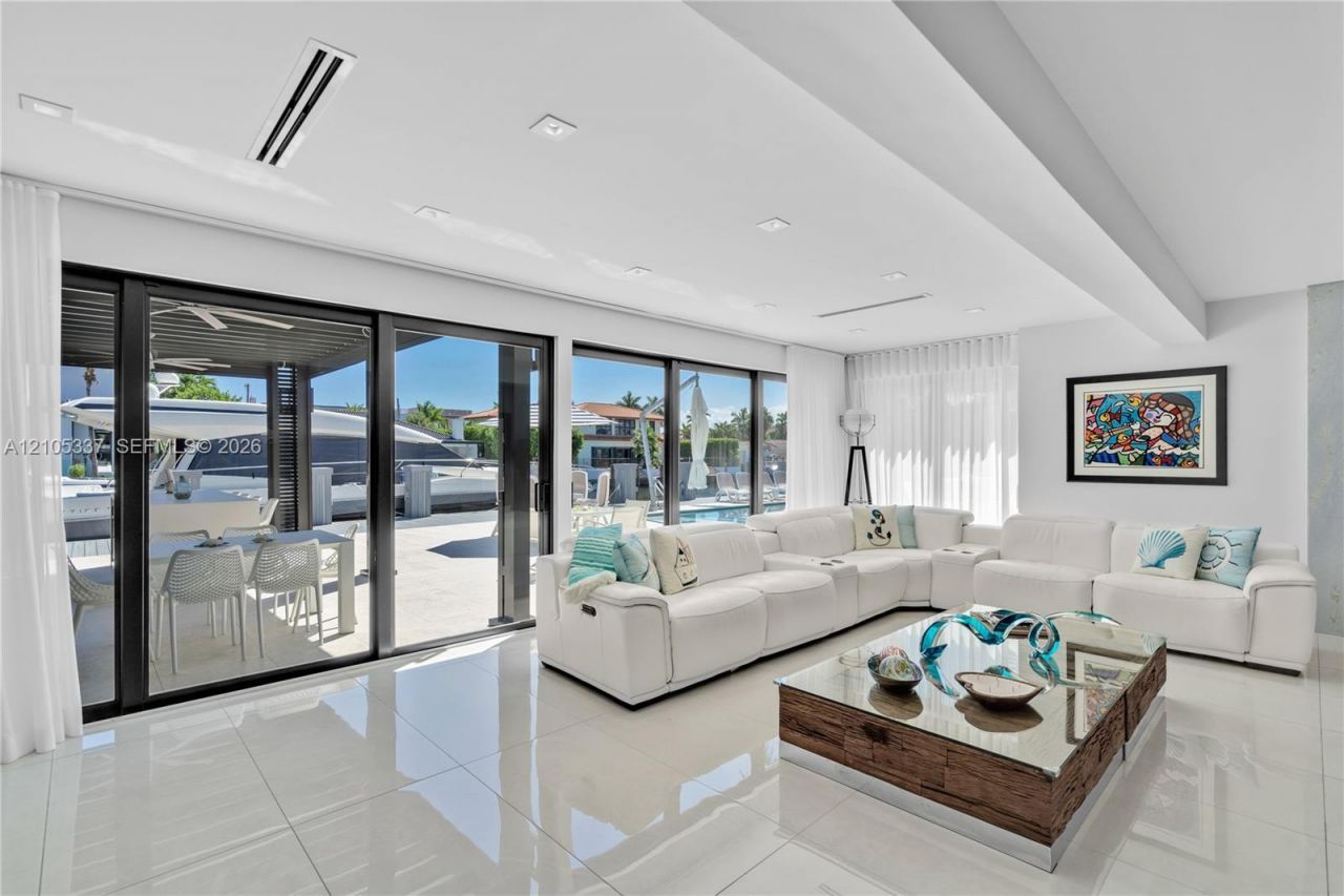 3322 NE 166th St , North Miami Beach, FL 33160 Photo