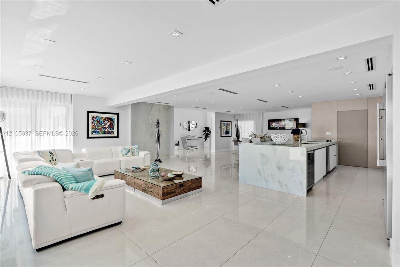 3322 NE 166th St , North Miami Beach, FL 33160 Photo