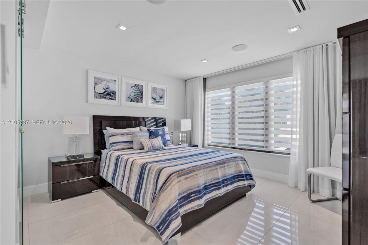 3322 NE 166th St , North Miami Beach, FL 33160 Photo