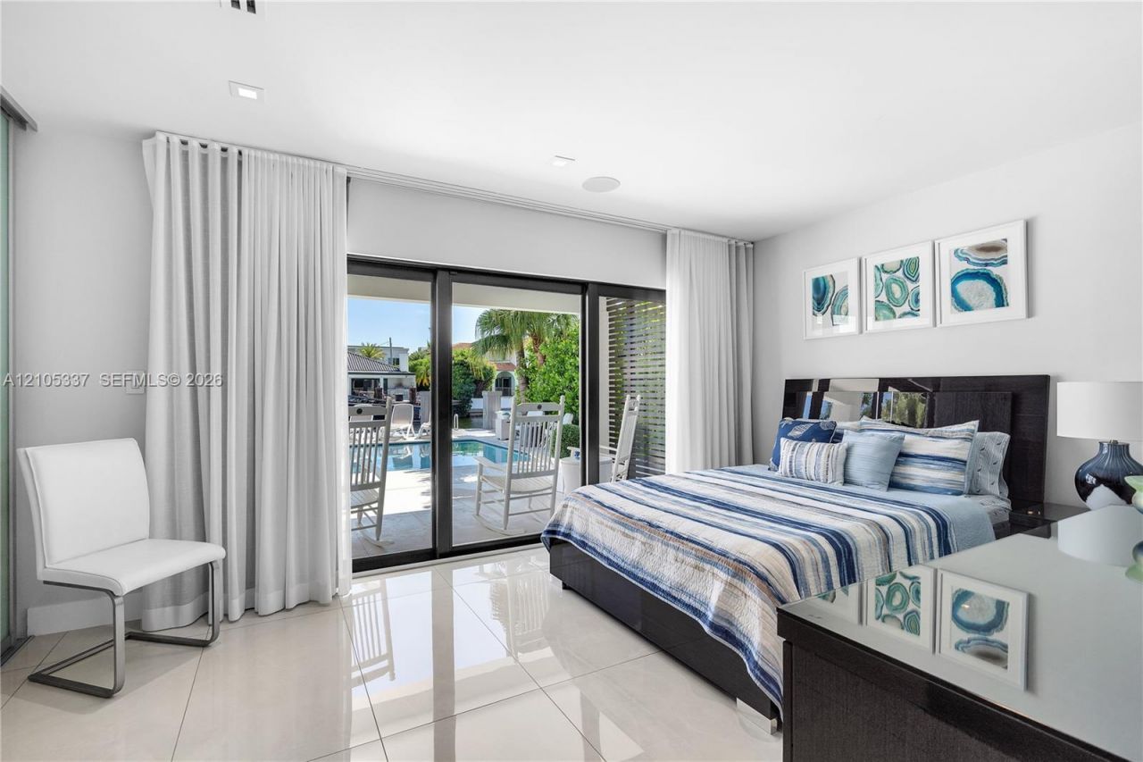 3322 NE 166th St , North Miami Beach, FL 33160 Photo