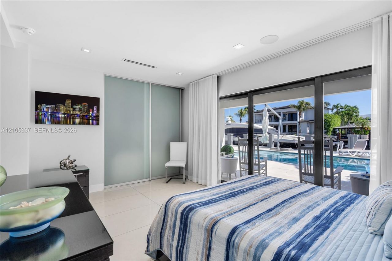 3322 NE 166th St , North Miami Beach, FL 33160 Photo