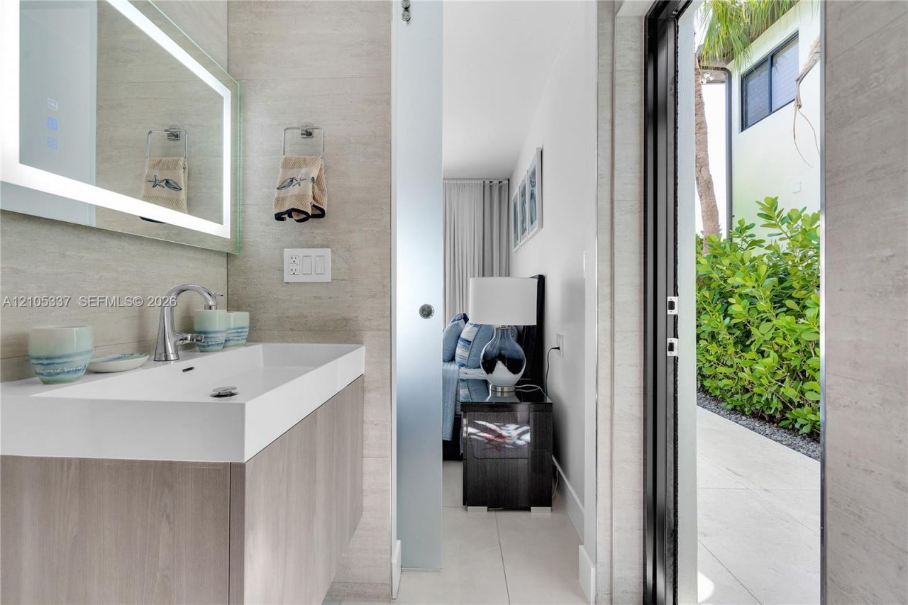 3322 NE 166th St , North Miami Beach, FL 33160 Photo