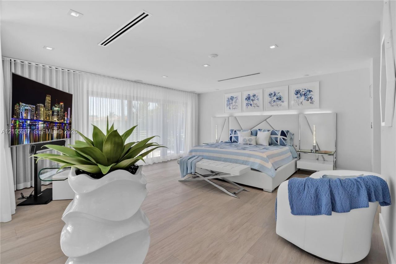 3322 NE 166th St , North Miami Beach, FL 33160 Photo