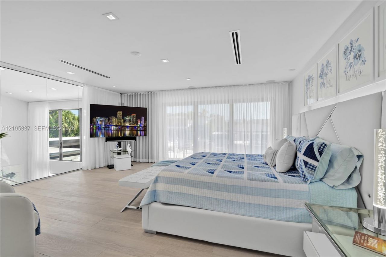 3322 NE 166th St , North Miami Beach, FL 33160 Photo