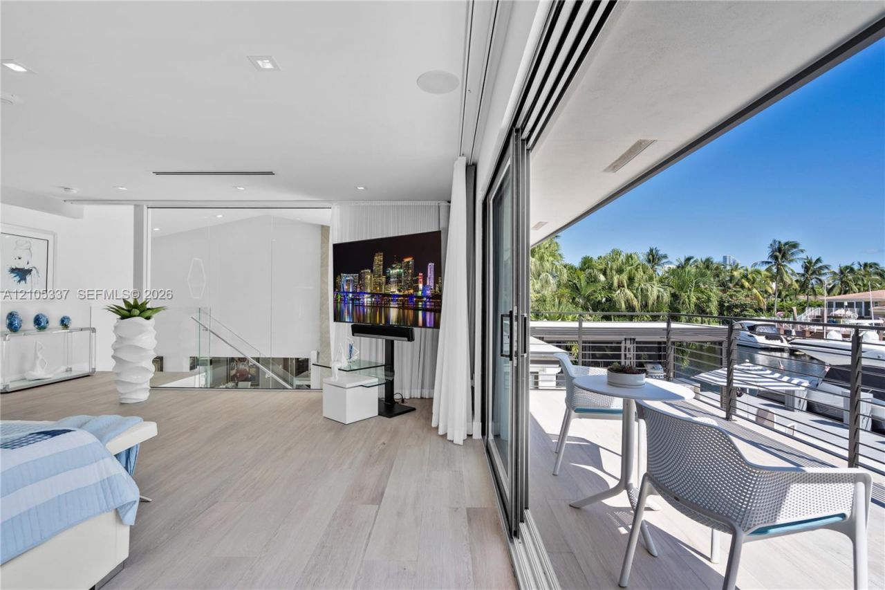 3322 NE 166th St , North Miami Beach, FL 33160 Photo