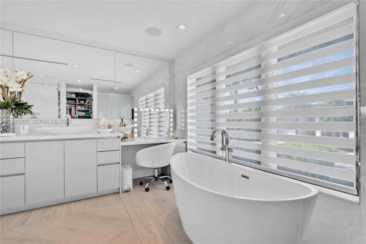 3322 NE 166th St , North Miami Beach, FL 33160 Photo