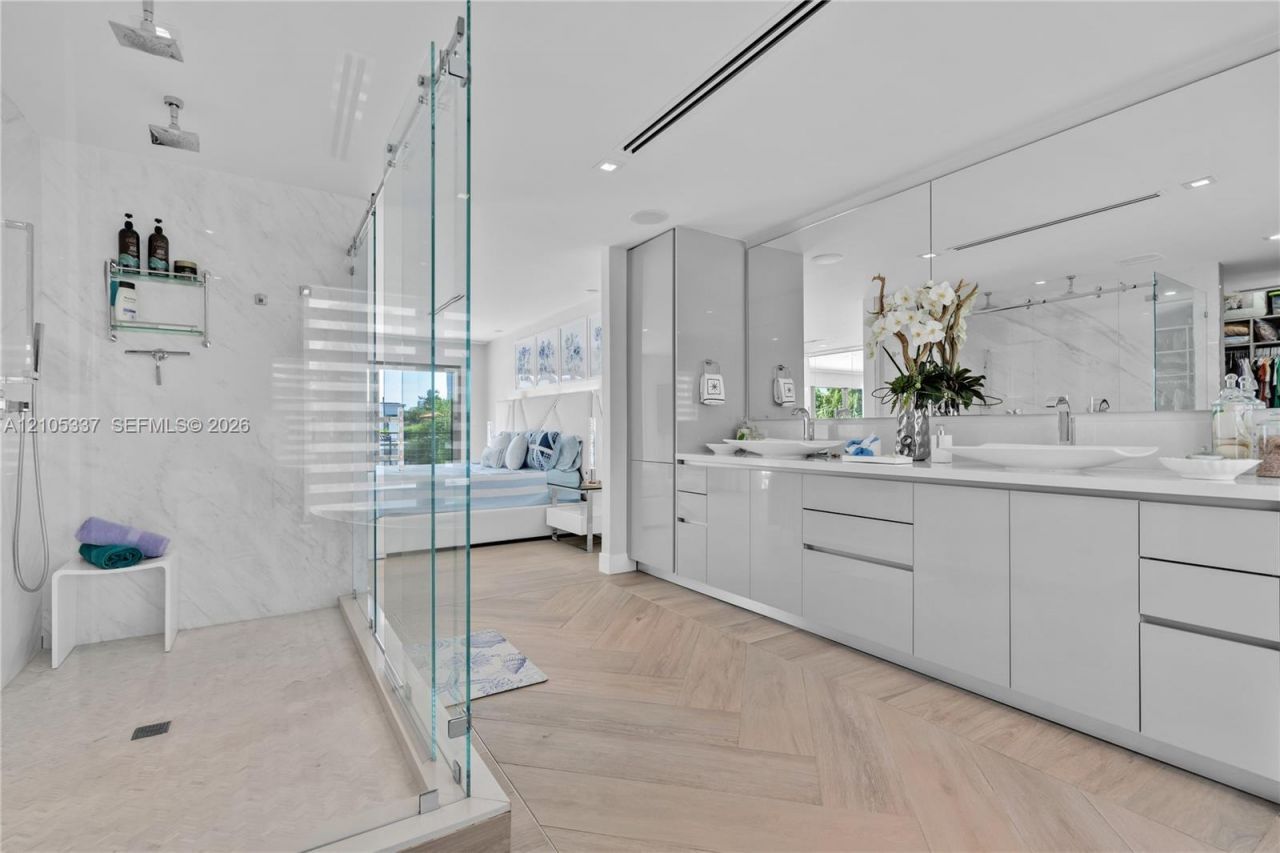 3322 NE 166th St , North Miami Beach, FL 33160 Photo