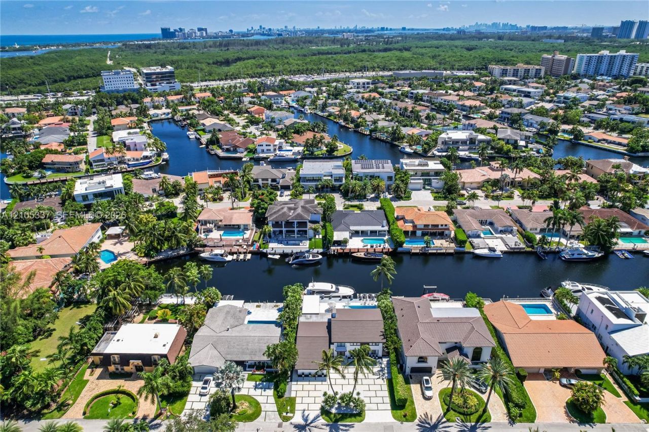 3322 NE 166th St , North Miami Beach, FL 33160 Photo