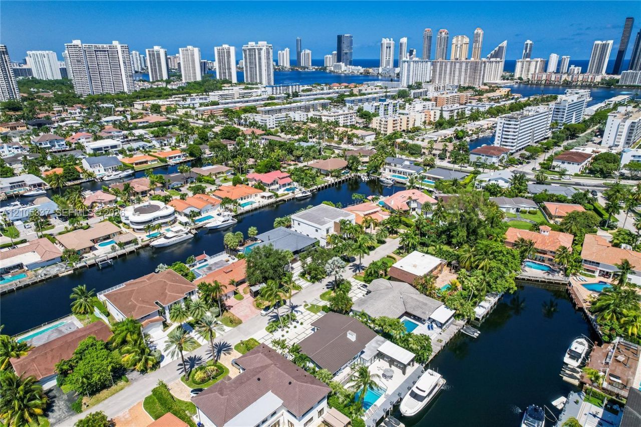 3322 NE 166th St , North Miami Beach, FL 33160 Photo