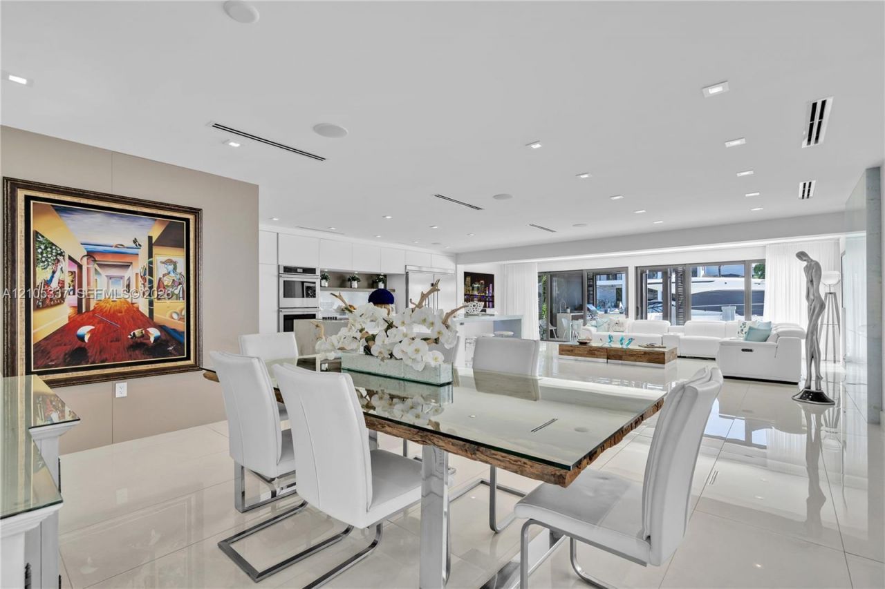 3322 NE 166th St , North Miami Beach, FL 33160 Photo