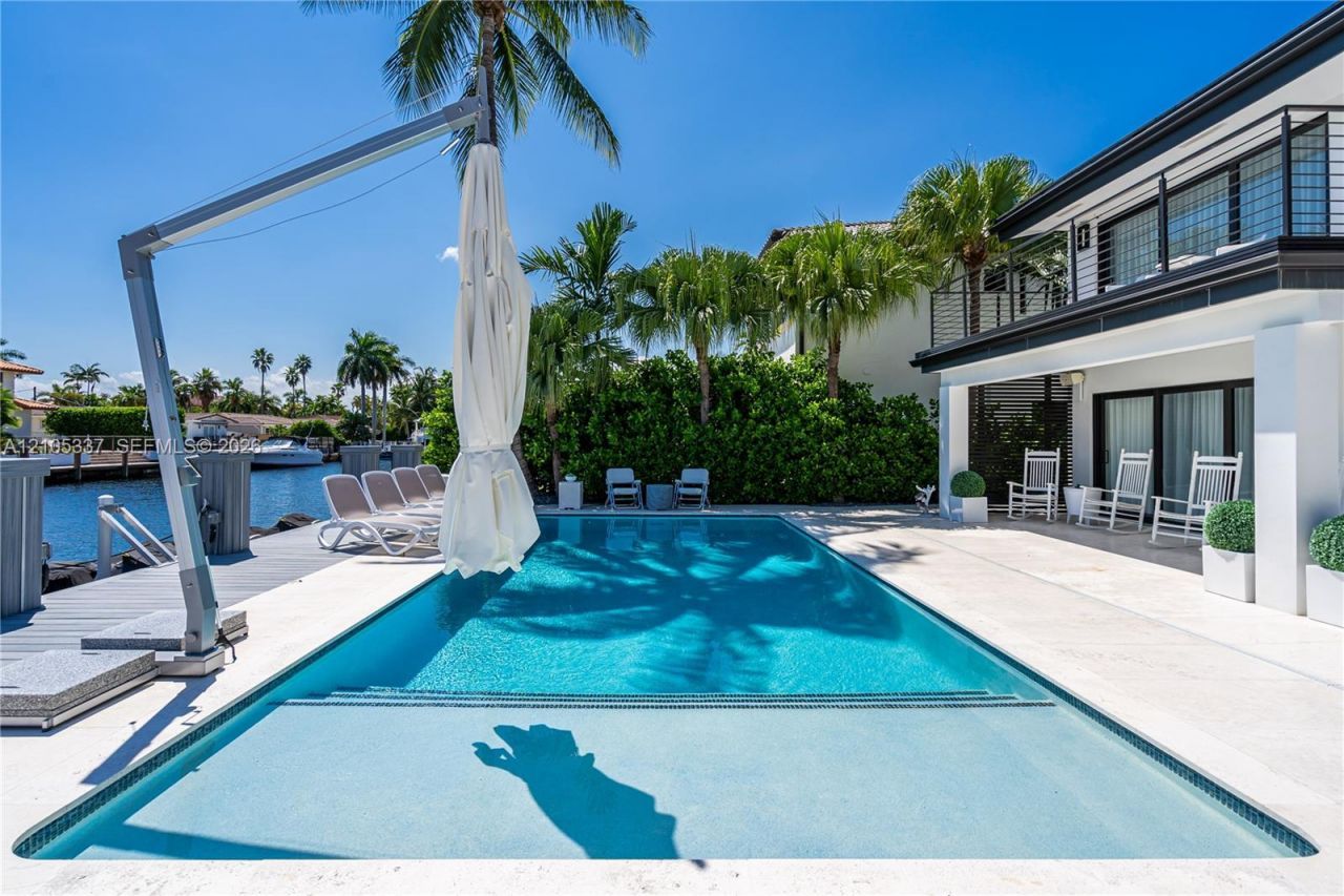 3322 NE 166th St , North Miami Beach, FL 33160 Photo