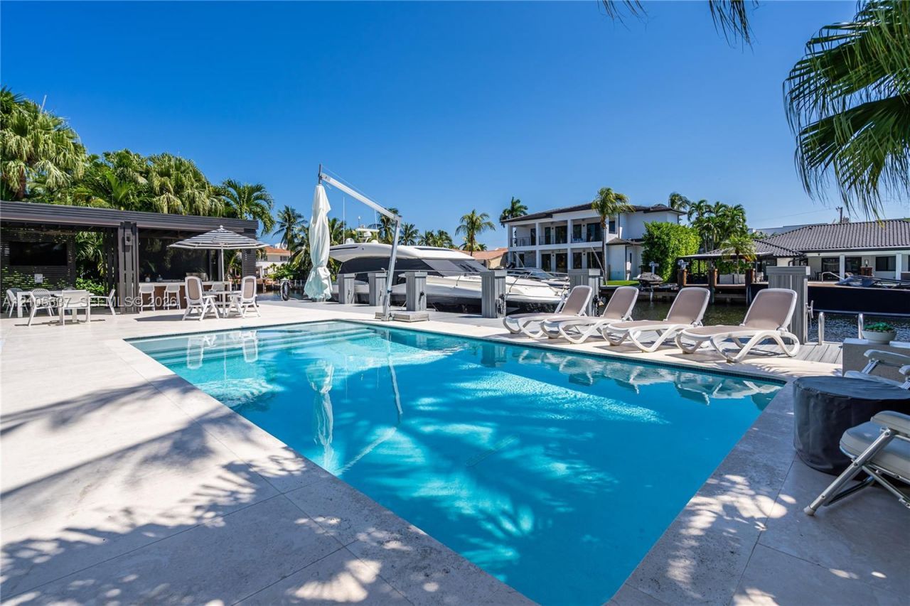 3322 NE 166th St , North Miami Beach, FL 33160 Photo