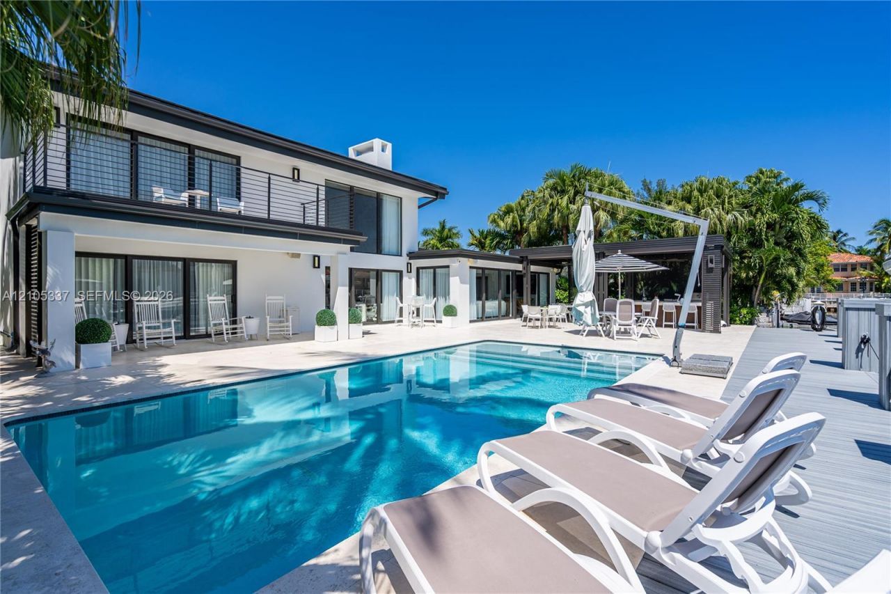 3322 NE 166th St , North Miami Beach, FL 33160 Photo