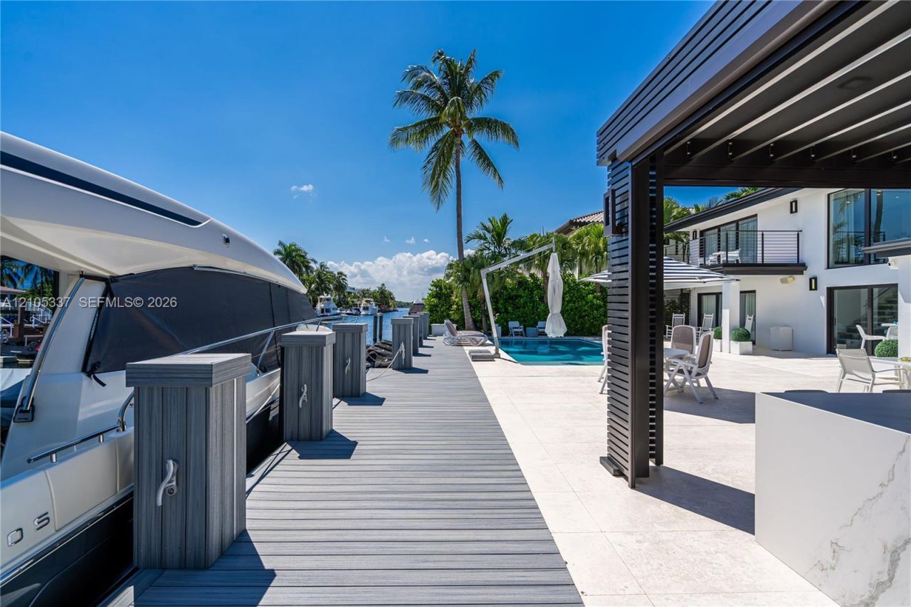 3322 NE 166th St , North Miami Beach, FL 33160 Photo