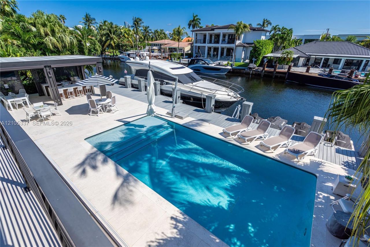3322 NE 166th St , North Miami Beach, FL 33160 Photo