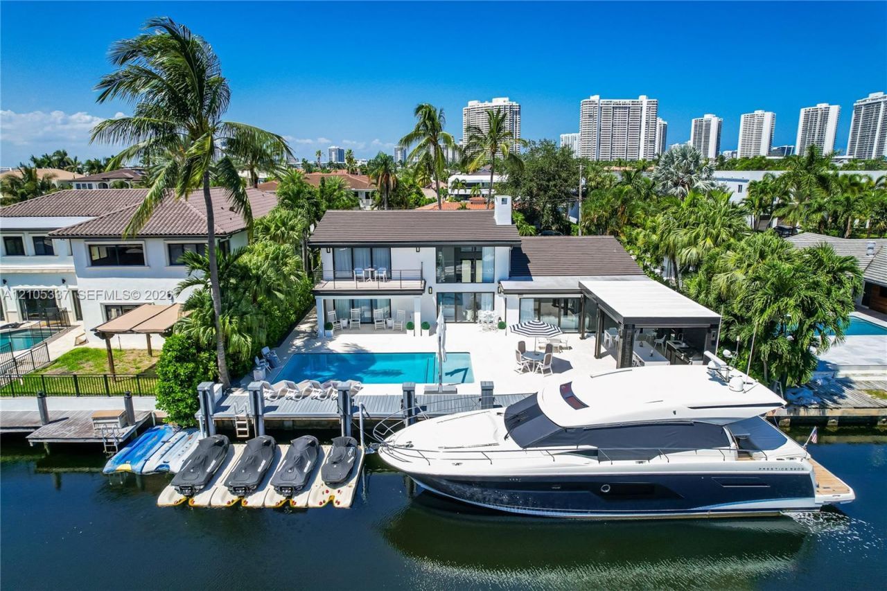 3322 NE 166th St , North Miami Beach, FL 33160 Photo