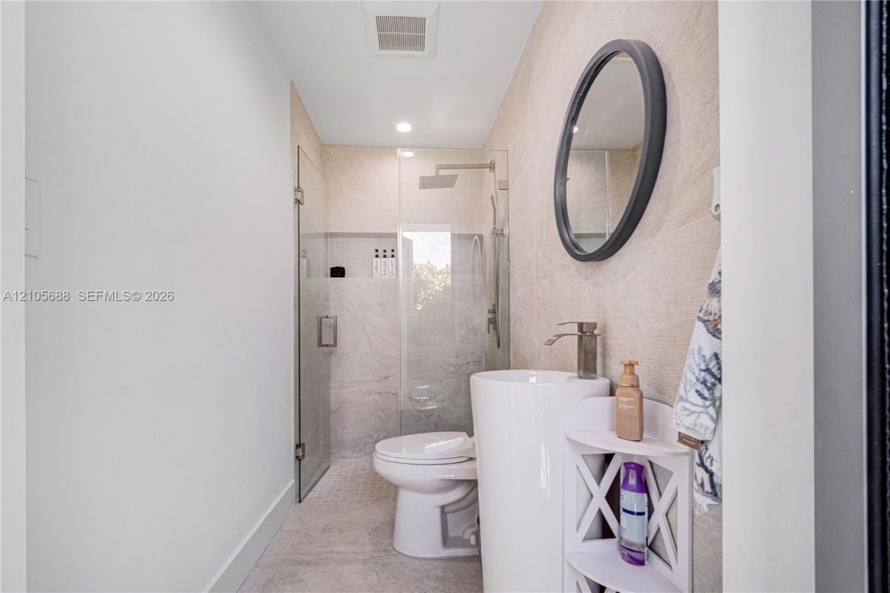 164 W Avenue C , Key Largo, FL 33037 Photo