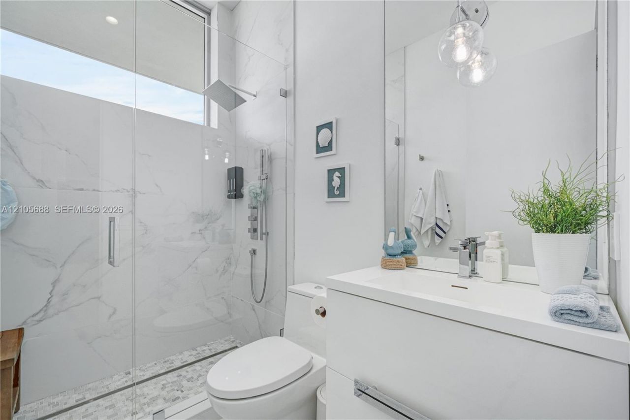164 W Avenue C , Key Largo, FL 33037 Photo