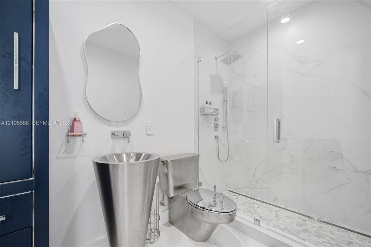 164 W Avenue C , Key Largo, FL 33037 Photo