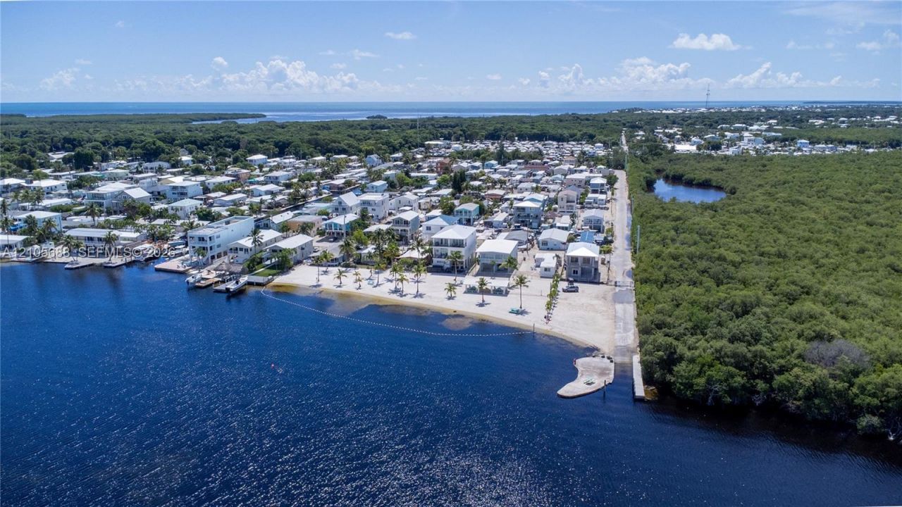 164 W Avenue C , Key Largo, FL 33037 Photo