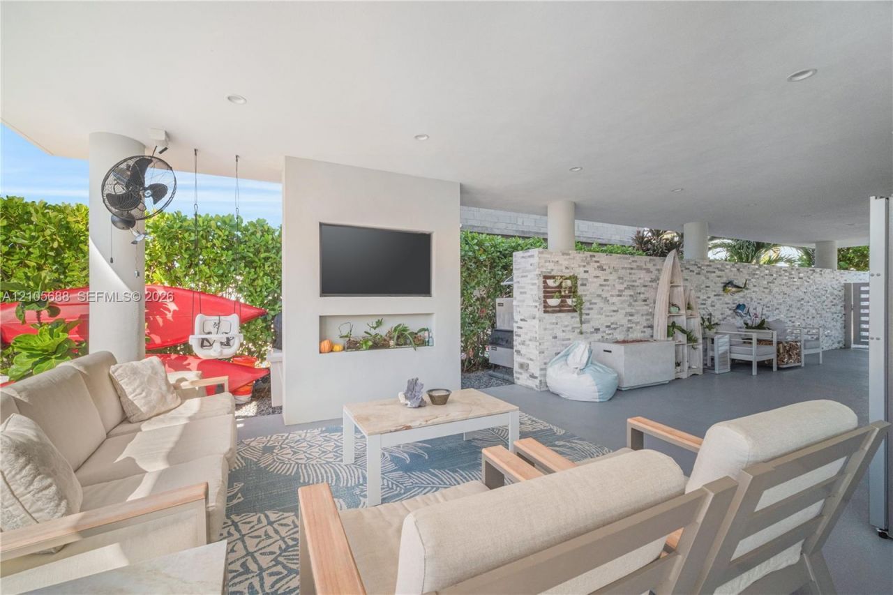164 W Avenue C , Key Largo, FL 33037 Photo
