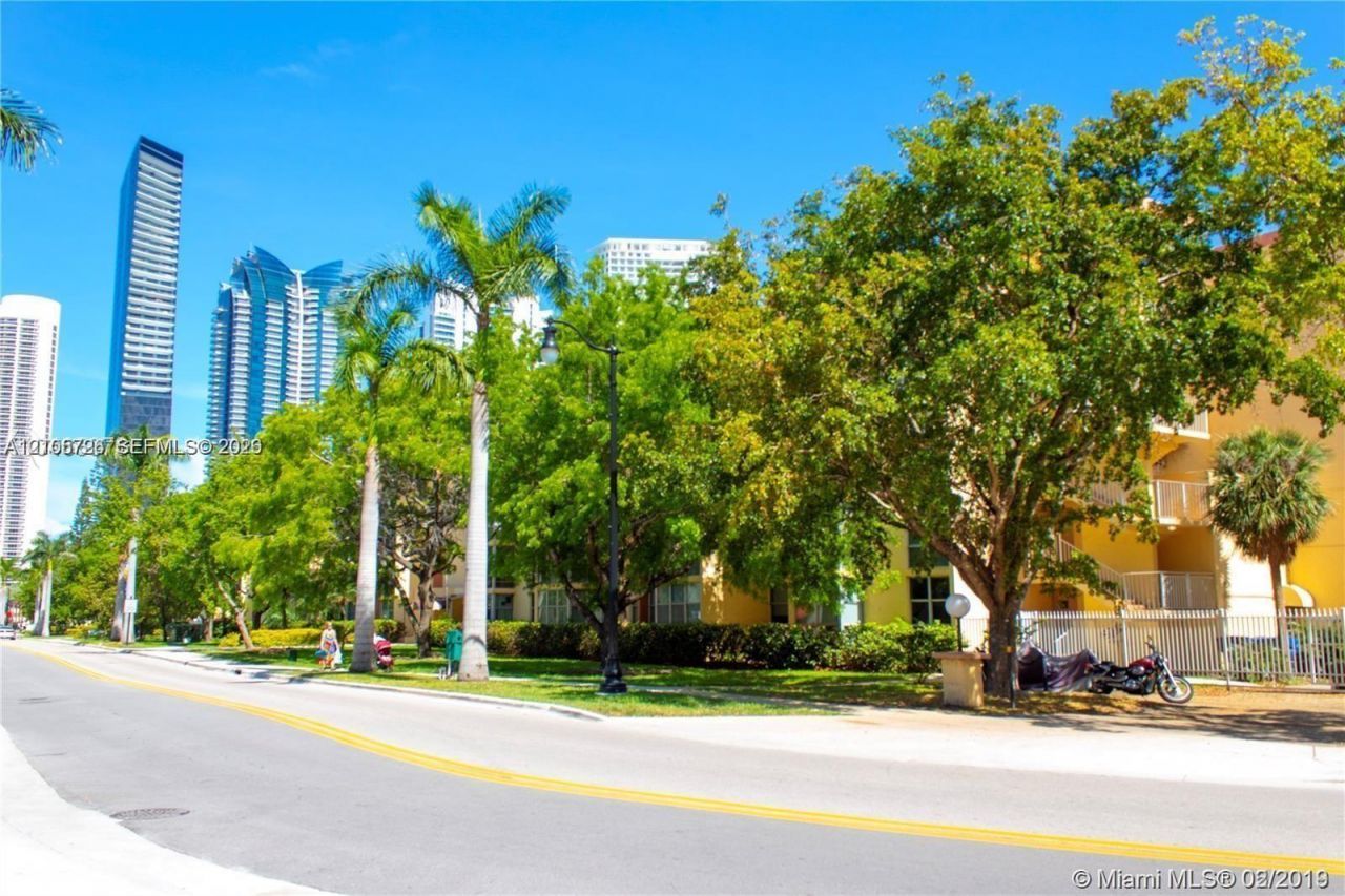200 172nd St, Unit 101, Sunny Isles Beach, FL 33160 Photo