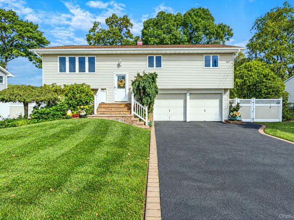 251 Manhasset Street , Islip Terrace, NY 11752