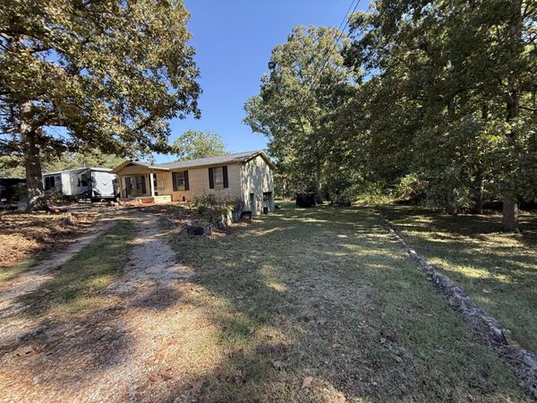 749 Oakland Dr , New Johnsonville, TN 37134
