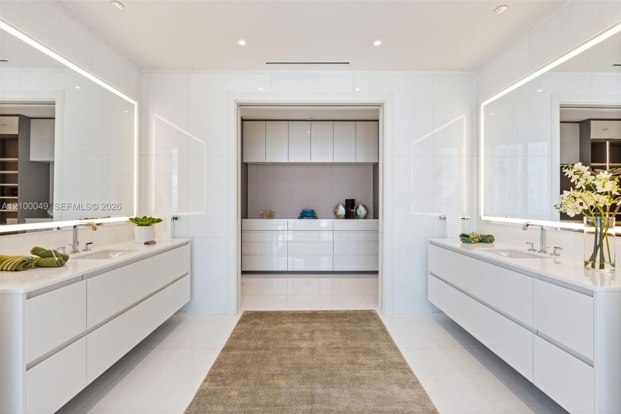 300 Biscayne Boulevard Way, Unit PH6001C, Miami, FL 33131 Photo