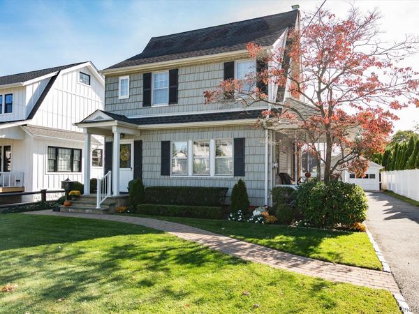 421 Oak Street , Bellmore, NY 11710