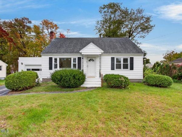8 Alta Road, Albany, NY 12205