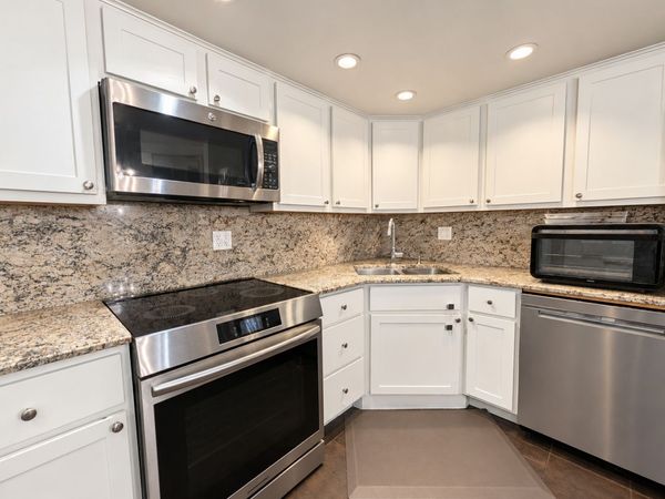 415 W Grant Place , Unit B, Chicago, IL 60614