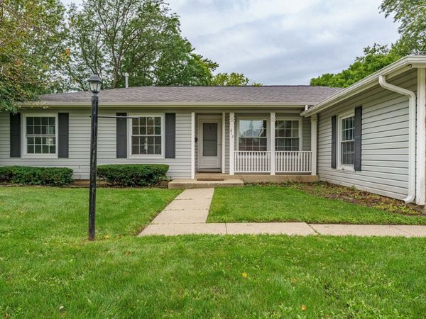 212 Wellington Avenue , Elk Grove Village, IL 60007