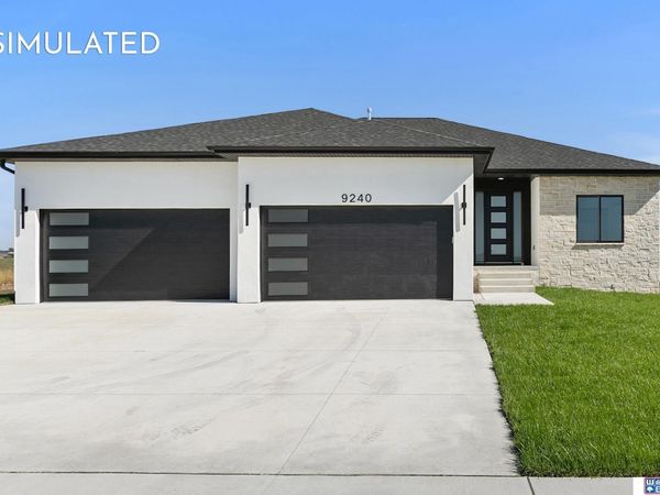 9221 Castle Pine Drive, Lincoln, NE 68516