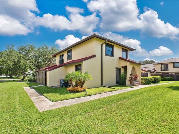 435 HUNTER CIRCLE , KISSIMMEE, FL 34758